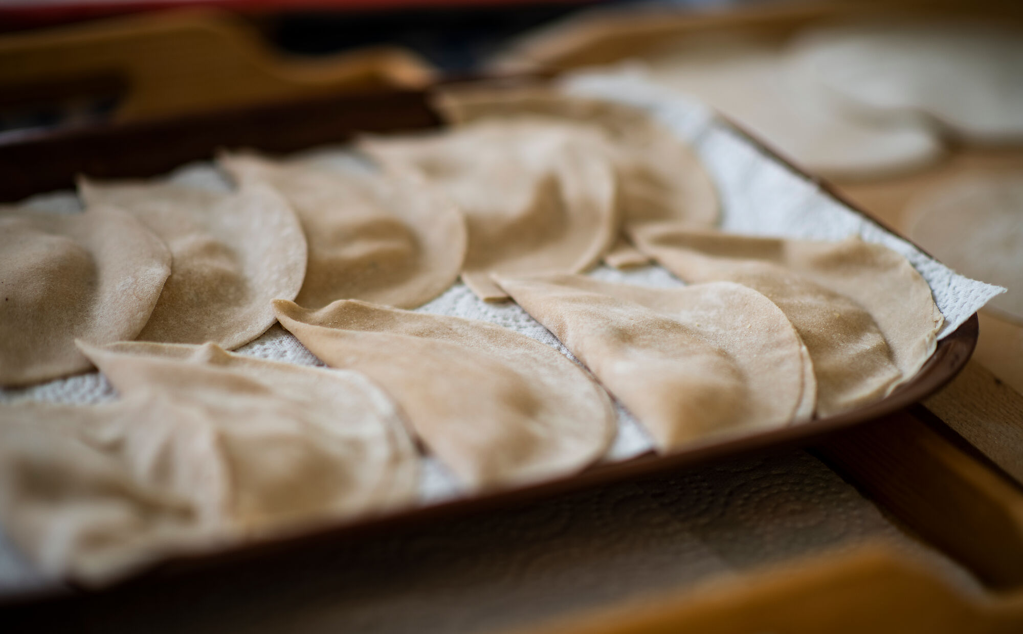 rohe Zillertaler Krapfen auf einem Tablett