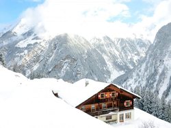 feratel-Alpenchalets Königreich Innerböden - Chalet Alpenglück_Hausansicht_Bergwinter (1)