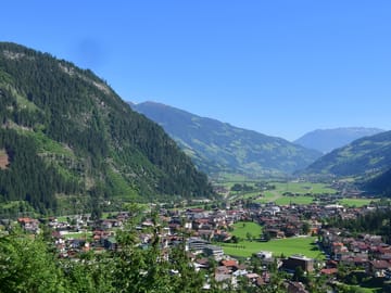 mhf-ortsblick-wiesenhof-mayrhofen-sommer-bild-archiv-tvb-mayrhofen ©Archiv TVB Mayrhofen