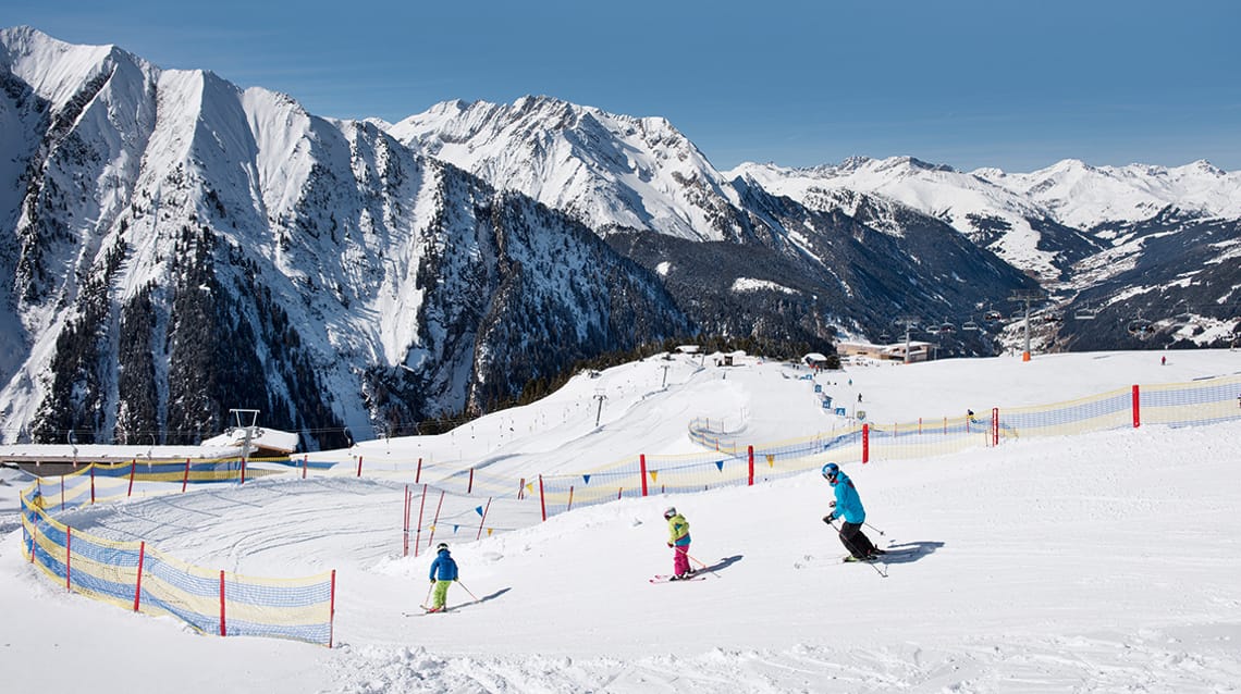 Waves, banked curves, tubs - child-friendly obstacles for families on the mountain in Mayrhofen
