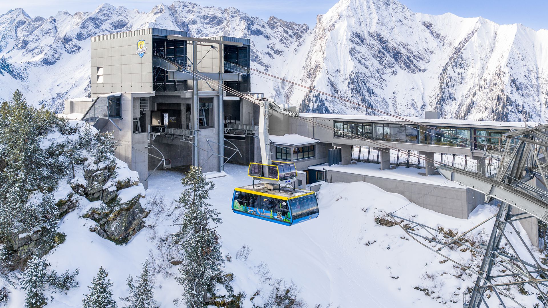 Ahornbahn station with cable car including SkyRide Ahorn