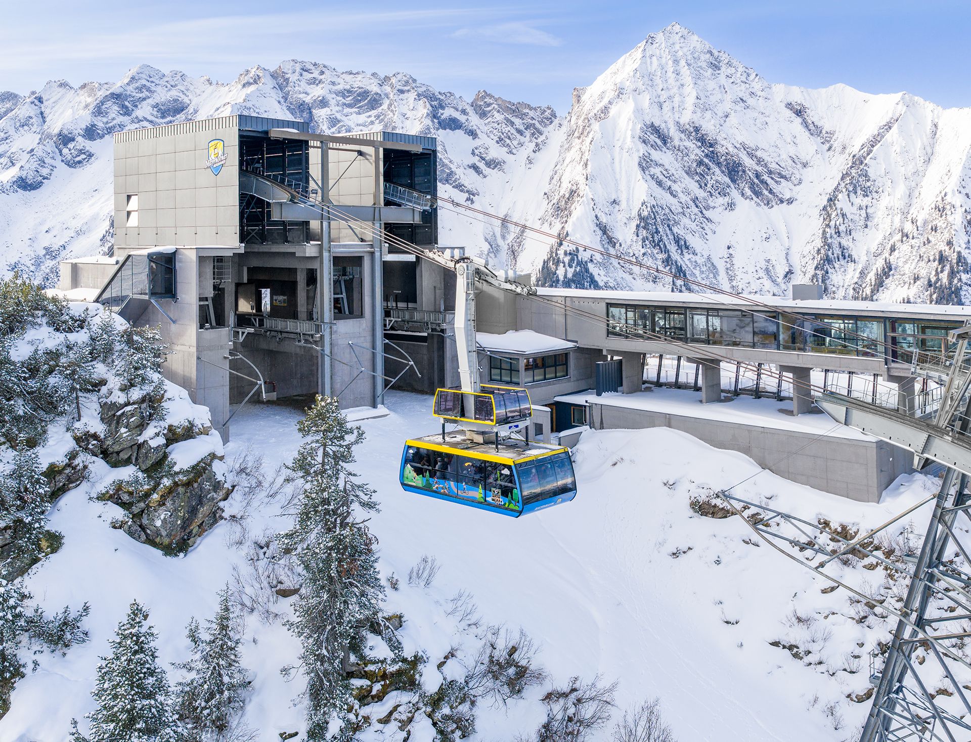 Ahornbahn station with cable car including SkyRide Ahorn