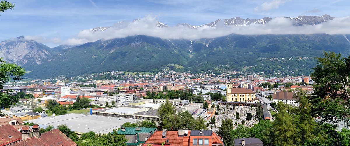 mys-Excursion Shuttle provincial capital Innsbruck with Taxi Kröll-1200px-Innsbruck_-_Panorama2.jpg