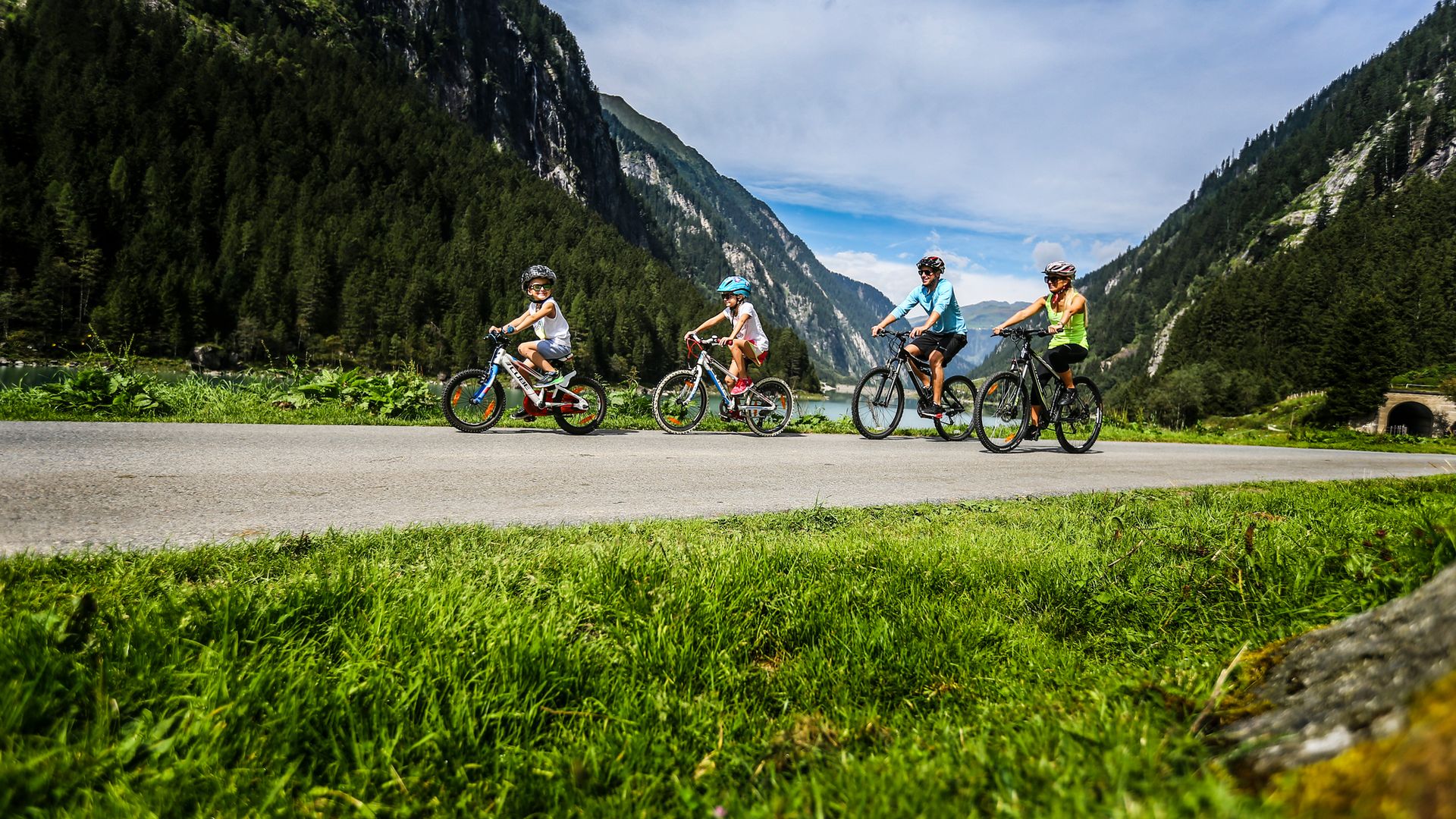 Family bike tour in the Stilluptal