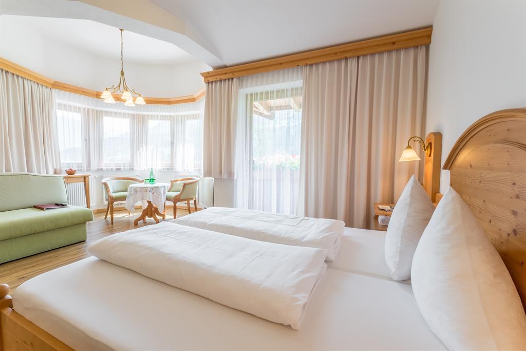 feratel-Hotel Riedl - Cafe Konditorei - Turmzimmer Hotel Riedl im Zillertal