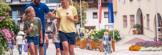 mhf-sommr-familienurlaub-mayrhofen-hippach-hauptstraße-foto-dominic-ebenbichler ©Dominic Ebenbichler