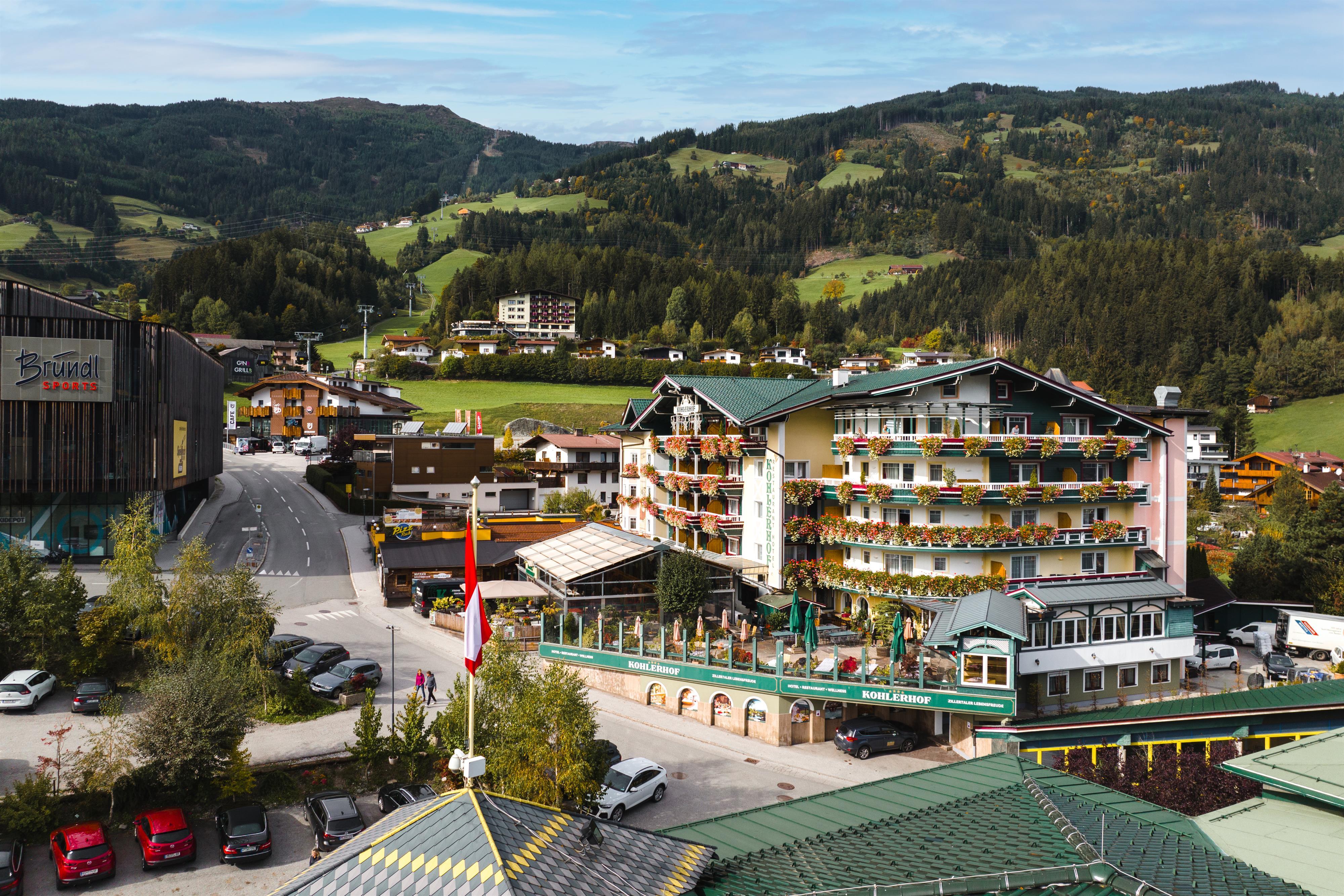 feratel-Kohlerhof - Aktiv- & Wellnesshotelanlage - Kohlerhof_Blumen-Drohne-8
