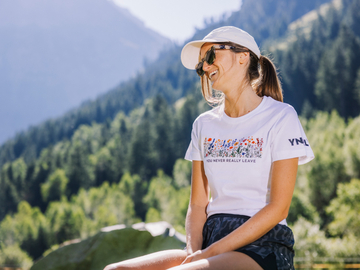 mhf-shirt-ynrl-blumen-damen-foto-thomas-eberharter-photography.jpg
