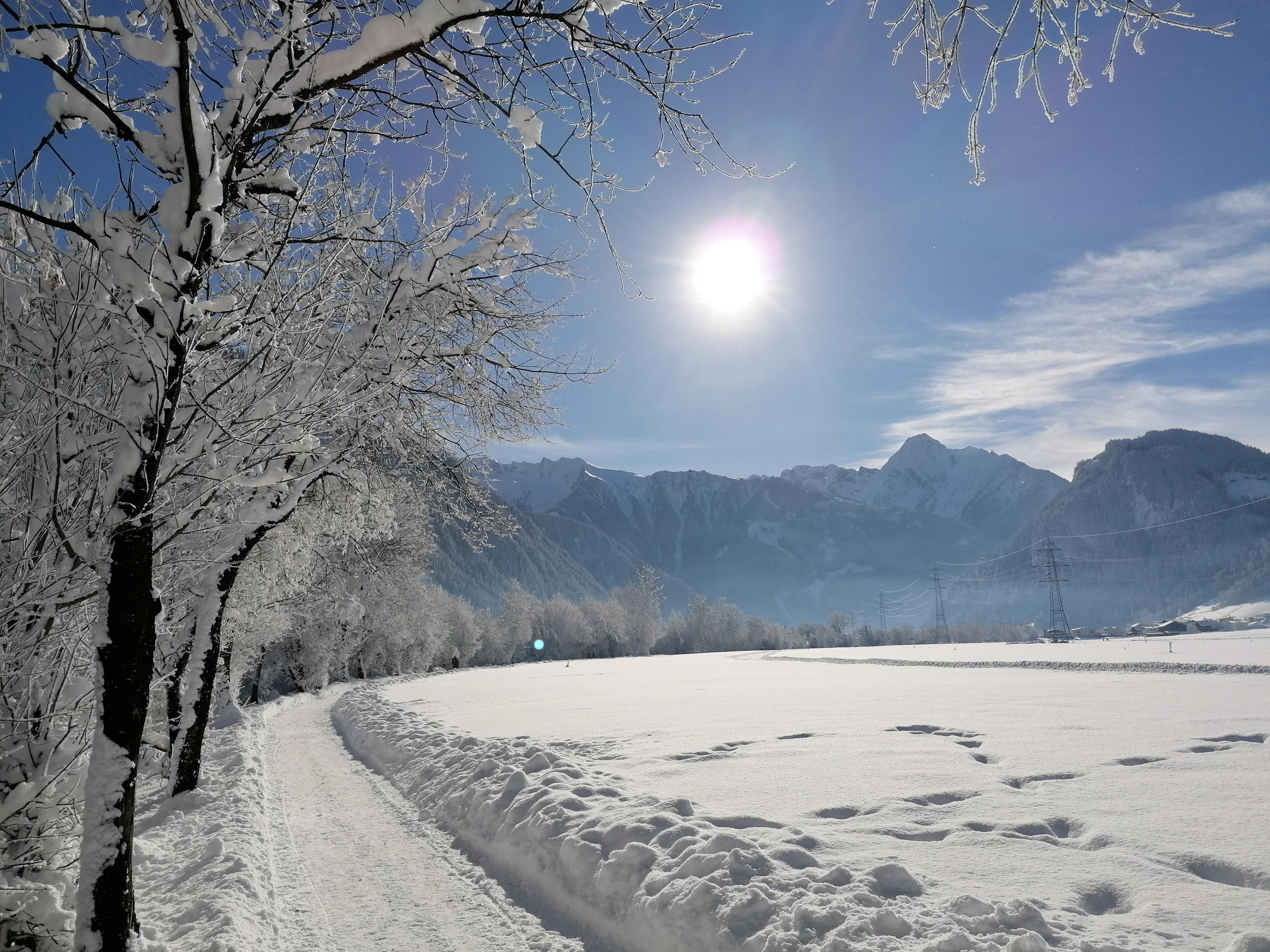 feratel-Appartement Trojer - Spaziergang am Ziller im Winter