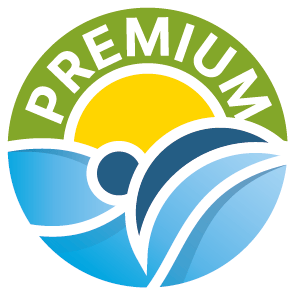 Swimmbing Pool Partner SUMMER PREMIUM Logo of the Premium Swimming Pool Partner Businesses in Mayrhofen: Circular emblem with the green word “Premium” above a yellow sun and stylized blue water waves – symbolizing exclusive accommodations with free access to the Mayrhofen adventure pool.