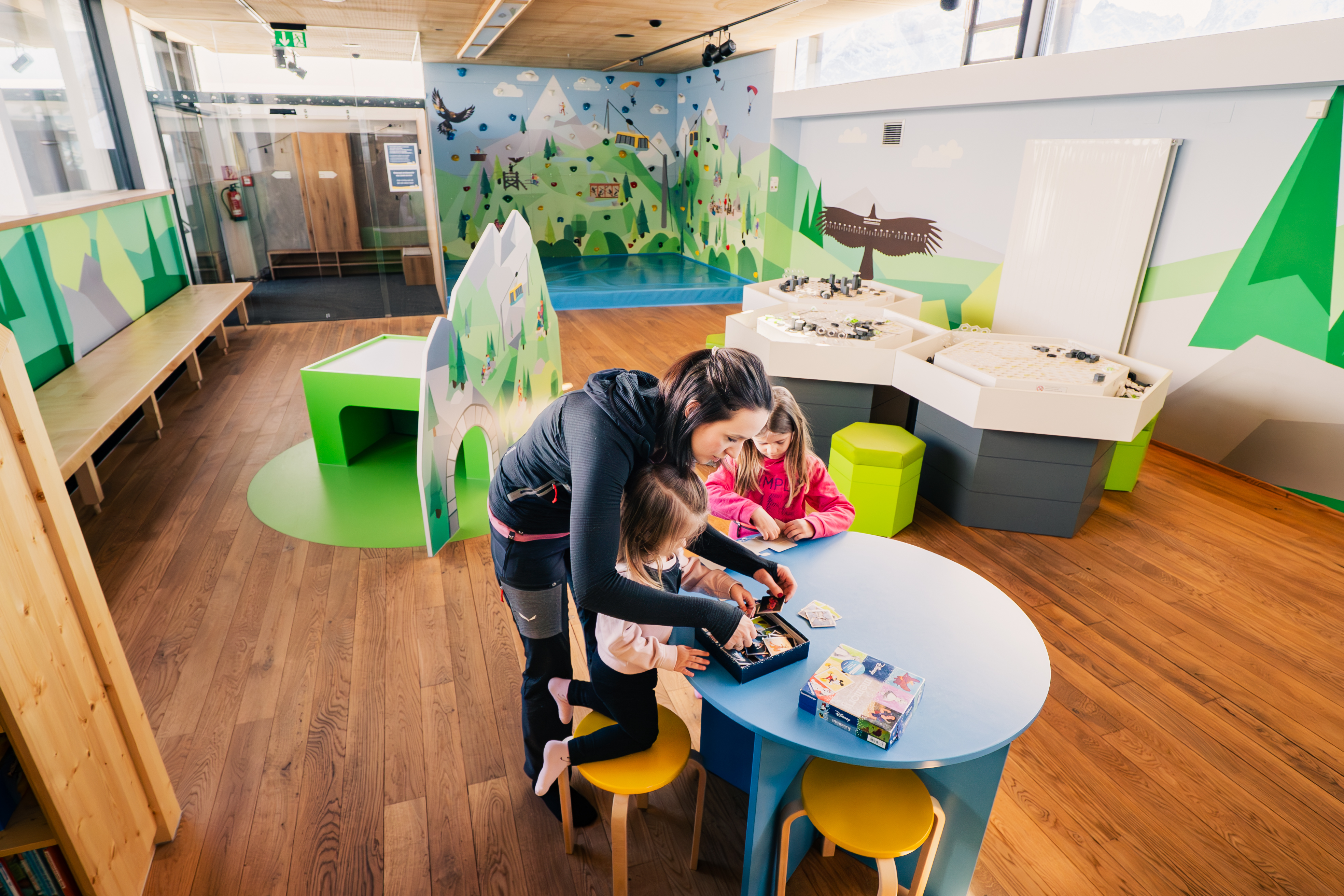 AlbertAdler SpieleWelt by Playworld in Mayrhofen, Family plays Memory