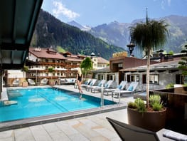 mys-Nepo Day Spa Premium im Hotel Neue Post 4*s-Außenpool im Sommer Nepo Day Spa Premium im Hotel Neue Post 4*s