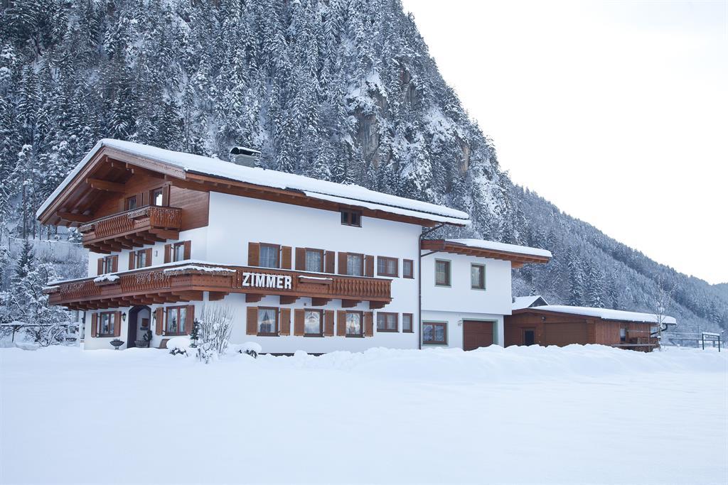 feratel-Gästehaus Luxner Zimmer ÜF - Haus Luxner Winter 1