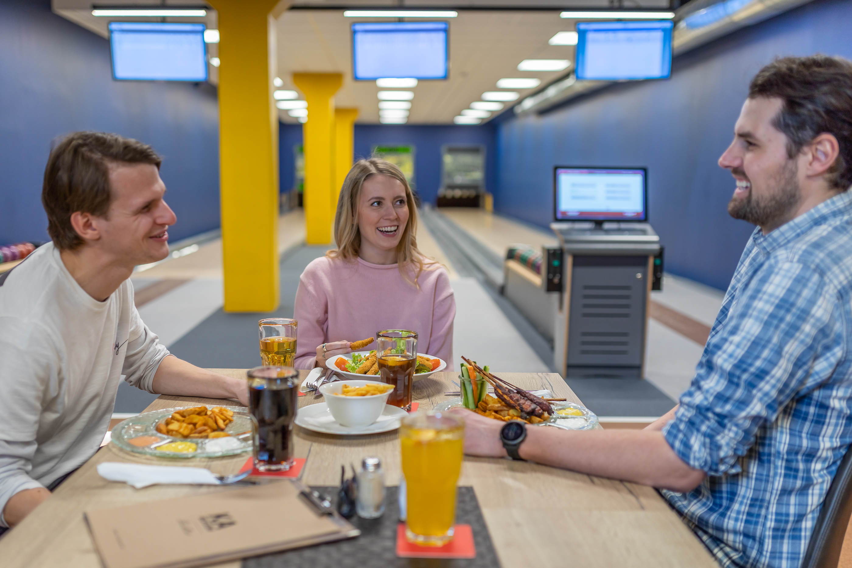 Kegel und Gastronomie im Kabooom in Kaltenbach