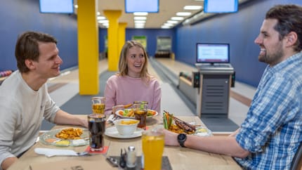 Kegel und Gastronomie im Kabooom in Kaltenbach