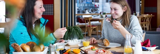 mayrhofen-kulinarik-fruehstueck-am-berg-foto-w9 studios