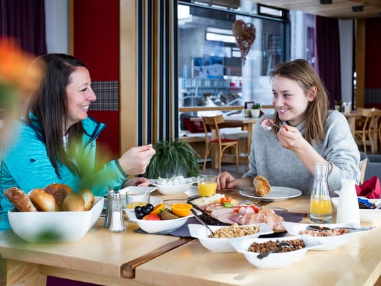 mayrhofen-kulinarik-fruehstueck-am-berg-foto-w9 studios © Lorenz Seiwald