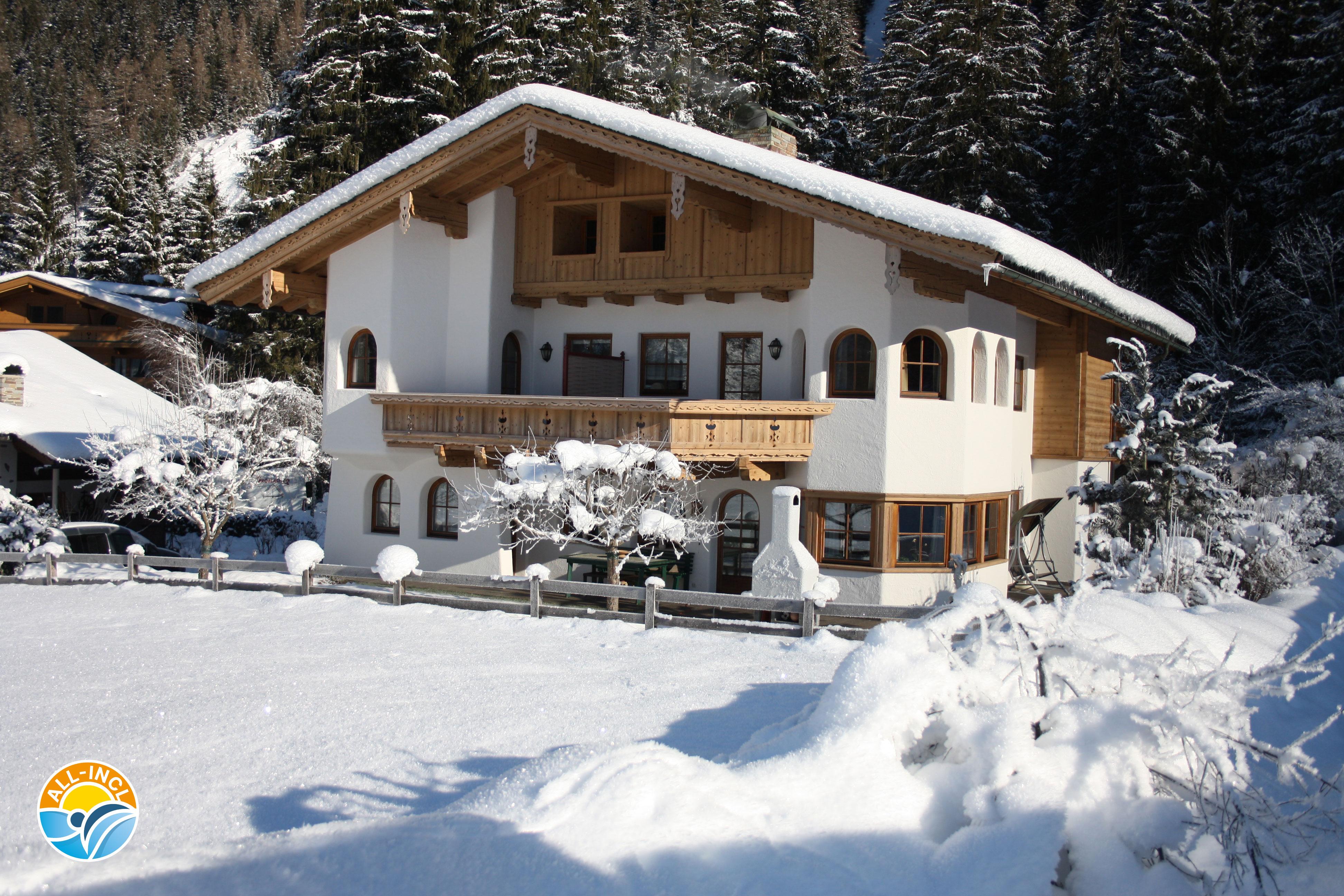 feratel-Vronis Waldhaus - Adults only - Winterbild mit Schwimmbadlogo für meine Webseite