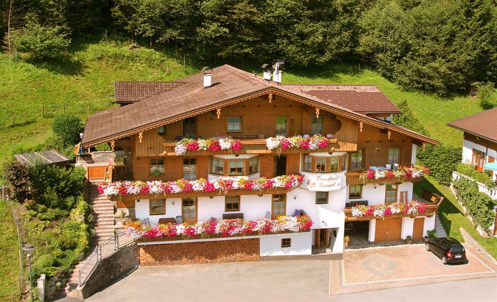 feratel-Landhaus Granat - Landhaus_Granat_Mayrhofen_-_Sommer