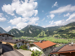 feratel-Monis Apartment - Ausblick von Moni's Apartment im Sommer