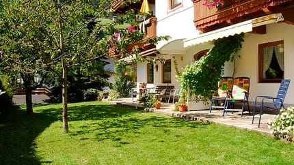 feratel-Haus Alpenrose - Alpenrose & Tristnerblick - 01_Garten-Sommer-1