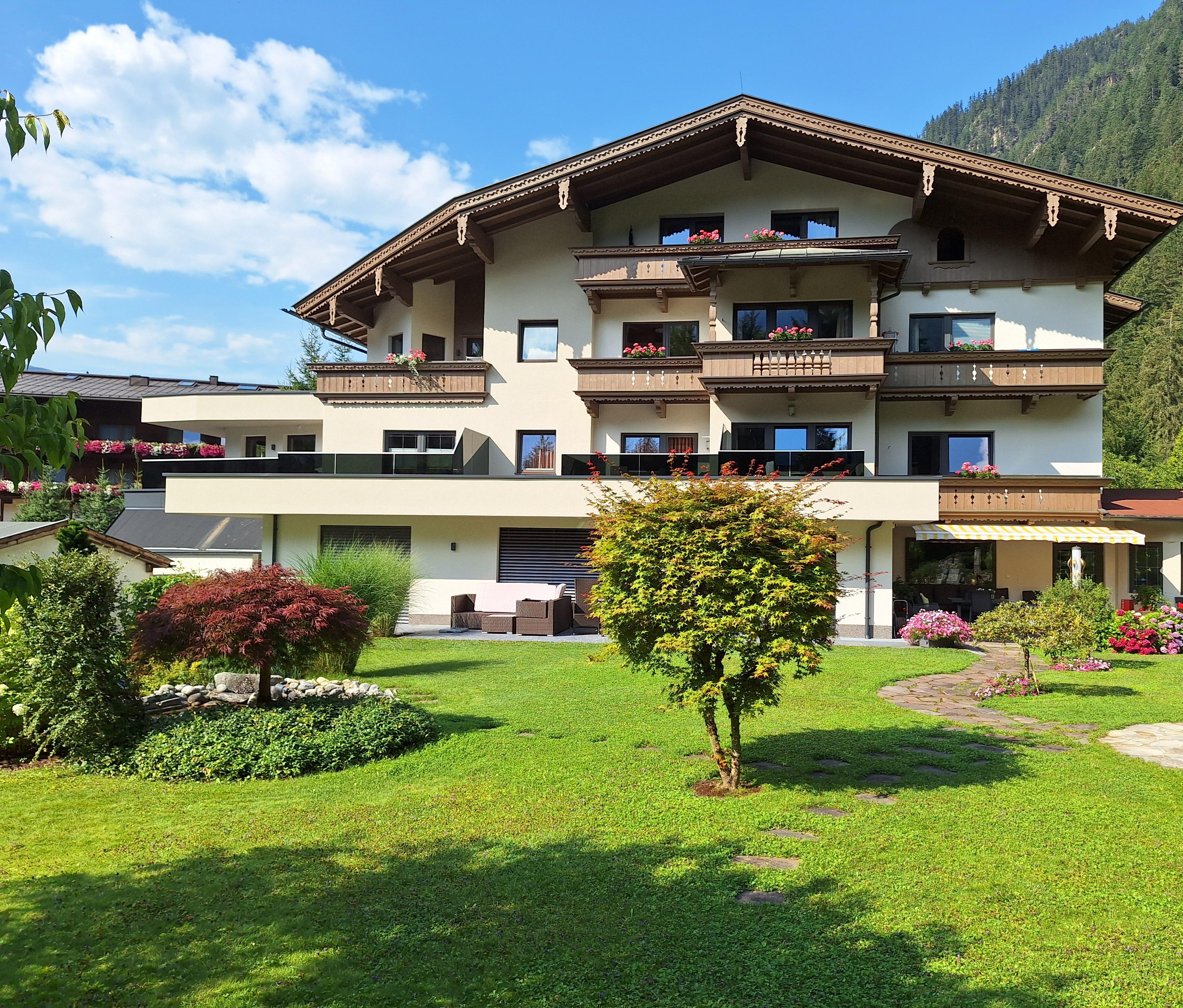 feratel-Hotel Garni Erler - 20240718_HausGarten2