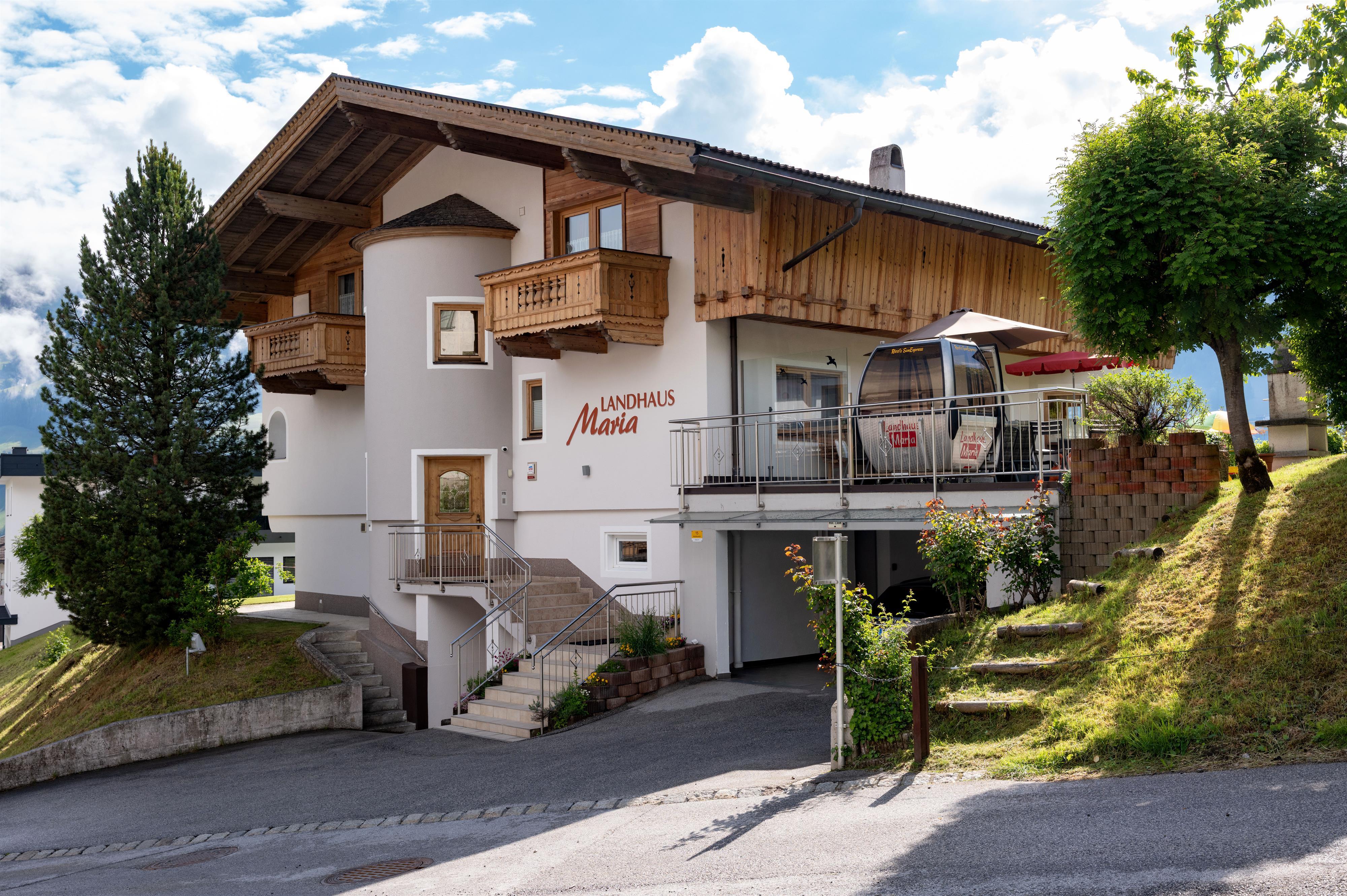 feratel-Landhaus Maria - Doppelgarage mit mehreren Parkplätzen