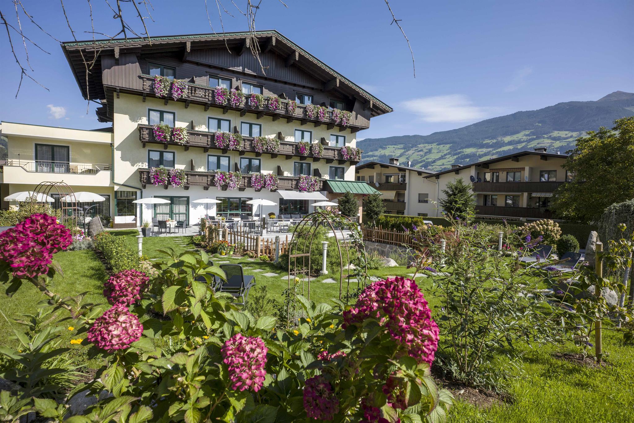 feratel-Hotel Landhaus Zillertal - Landhaus_Zillertal_Pangratzbergstr_27_Fuegen_09_20