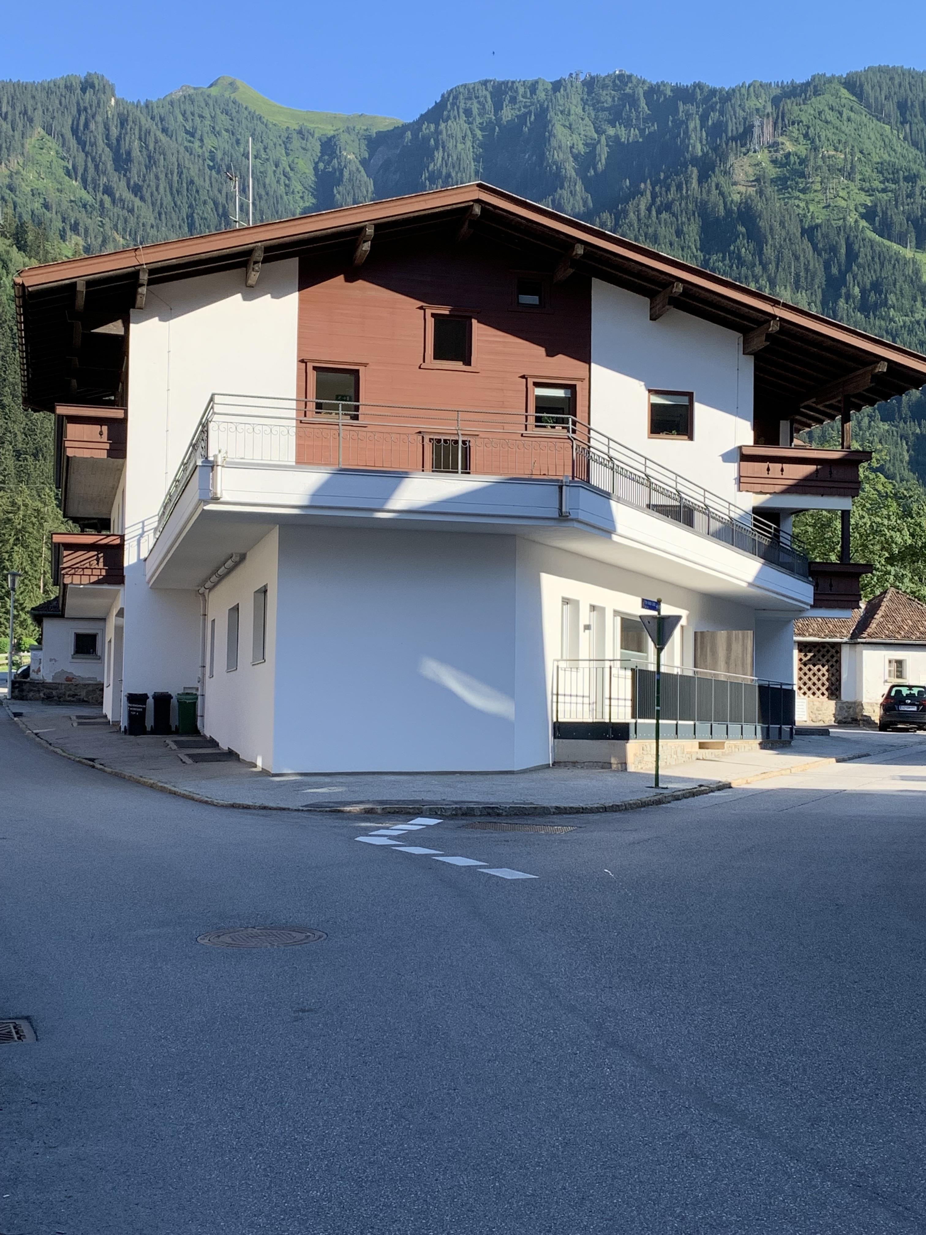 feratel-Ferienwohnung Moroder - Das Haus von der Strasse gesehen