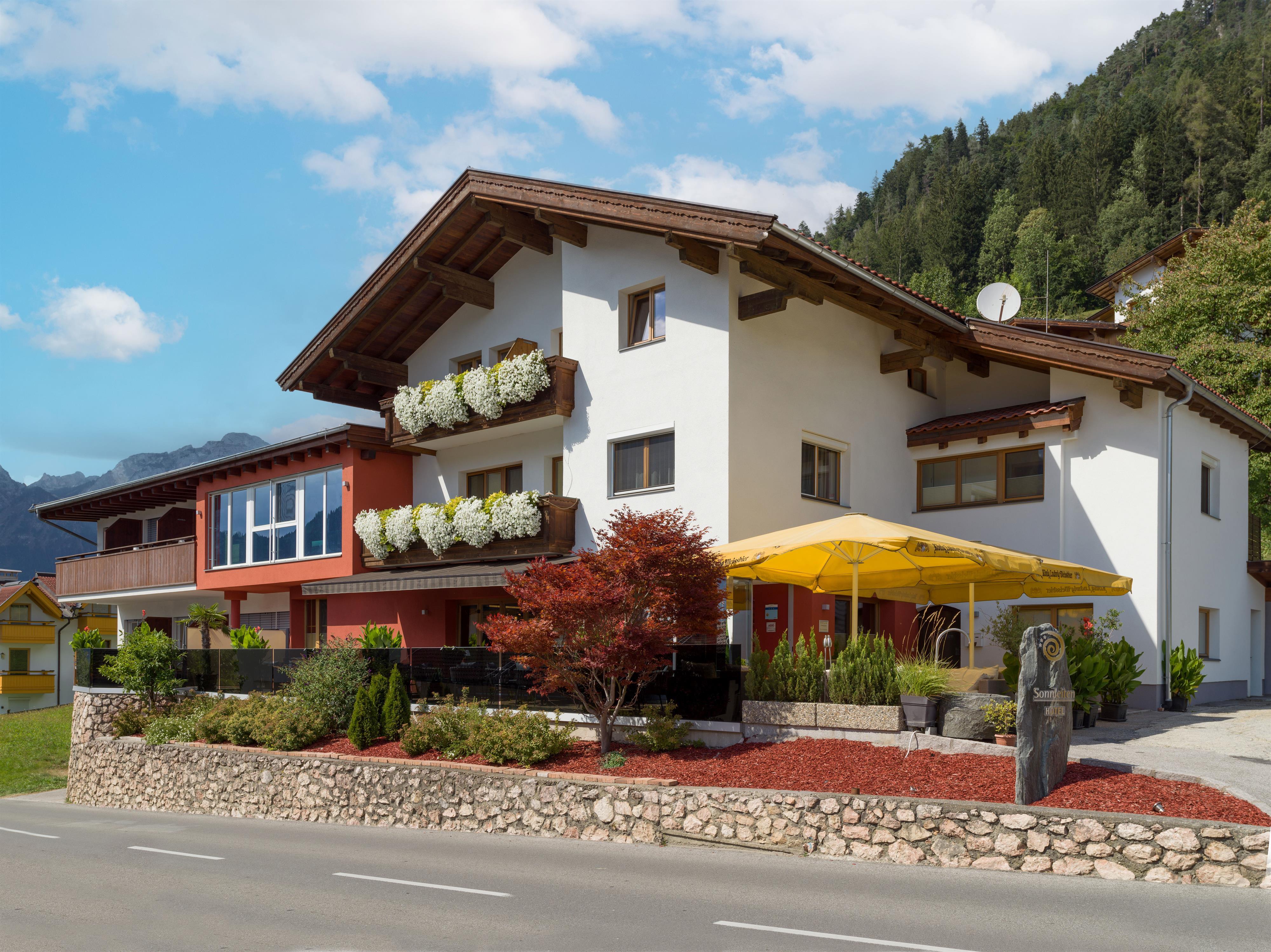 feratel-Das Sonnleiten Ski- und Motorradhotel Bruck i.Z. - Hotel_Sonnleiten_Dorf_23b_Bruck_08_2022_Haus_