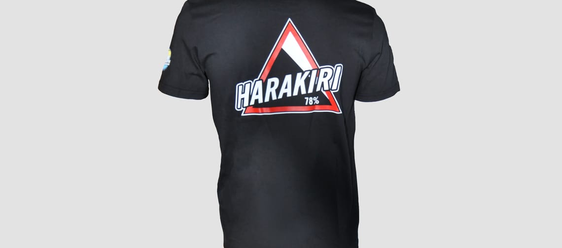 The original Mountopolis Harakiri shirt of the Mayrhofner Bergbahnen