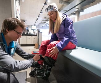 Skiverleih Mayrhofen-Hippach – persönliche Beratung und individuelle Anpassung der Skischuhe für höchsten Komfort im Skiurlaub im Zillertal.