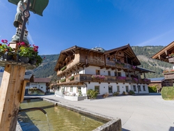 feratel-Aparthotel Landhaus Heim - Apart_Landhaus_Heim_Dorf_Haus_774_Mayrhofen_Haus_a