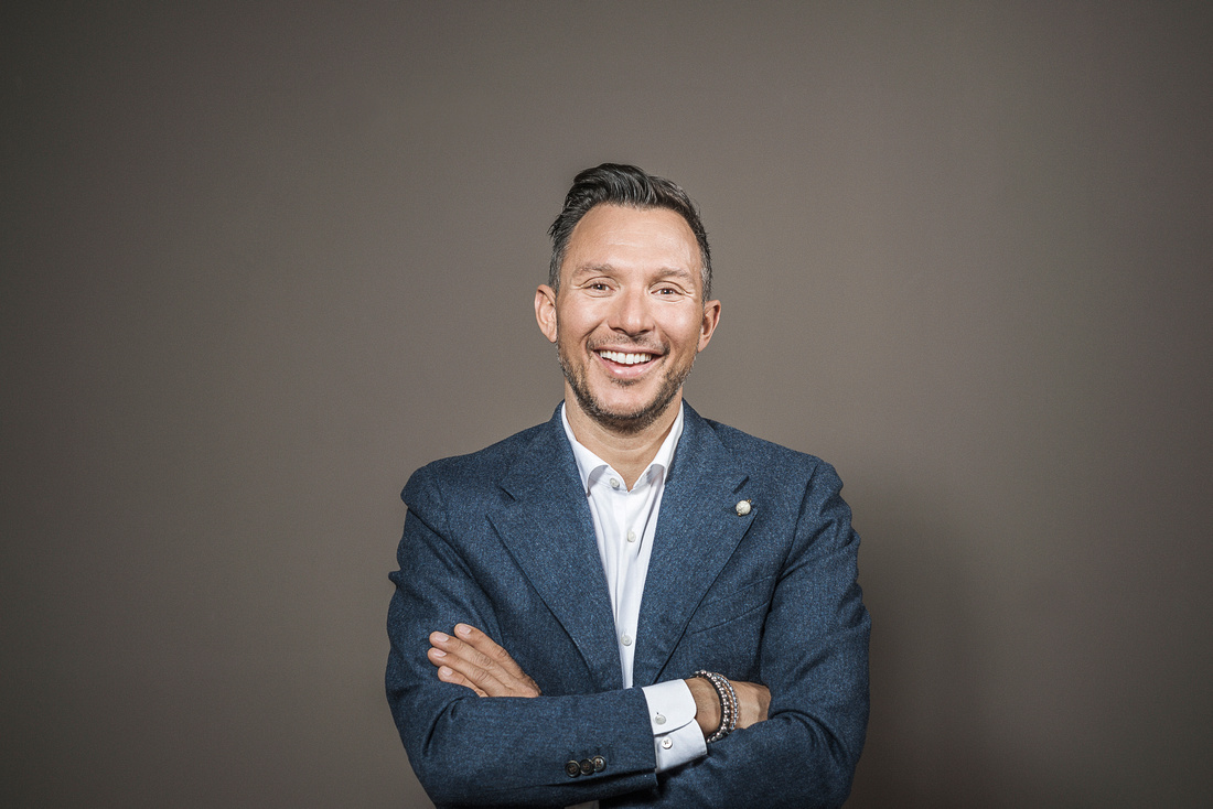 mys-Professionelle Musikvideo-Produktion-DANIEL STOCK HOTEL 