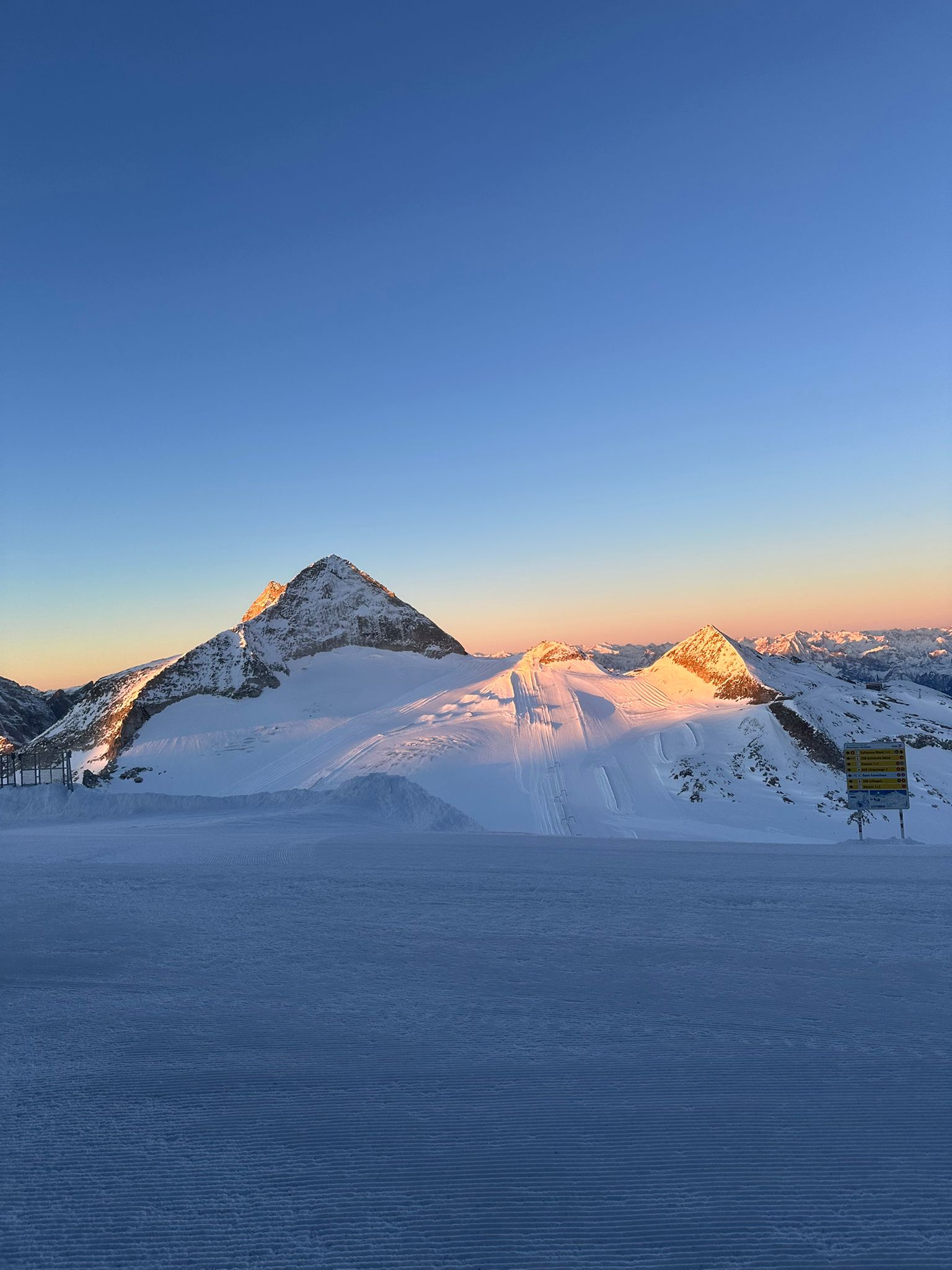 mys-Early Bird Skiing at Hintertux Glacier-Morgenstimmung am Olperer
