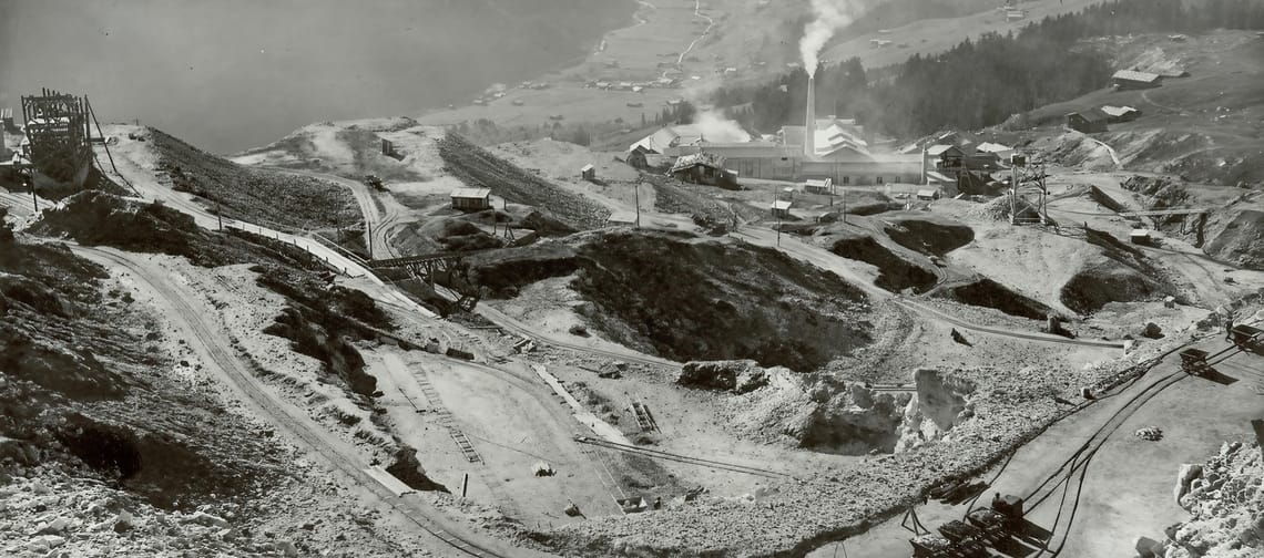An old black-and-white photo of the Tux magnesite mine