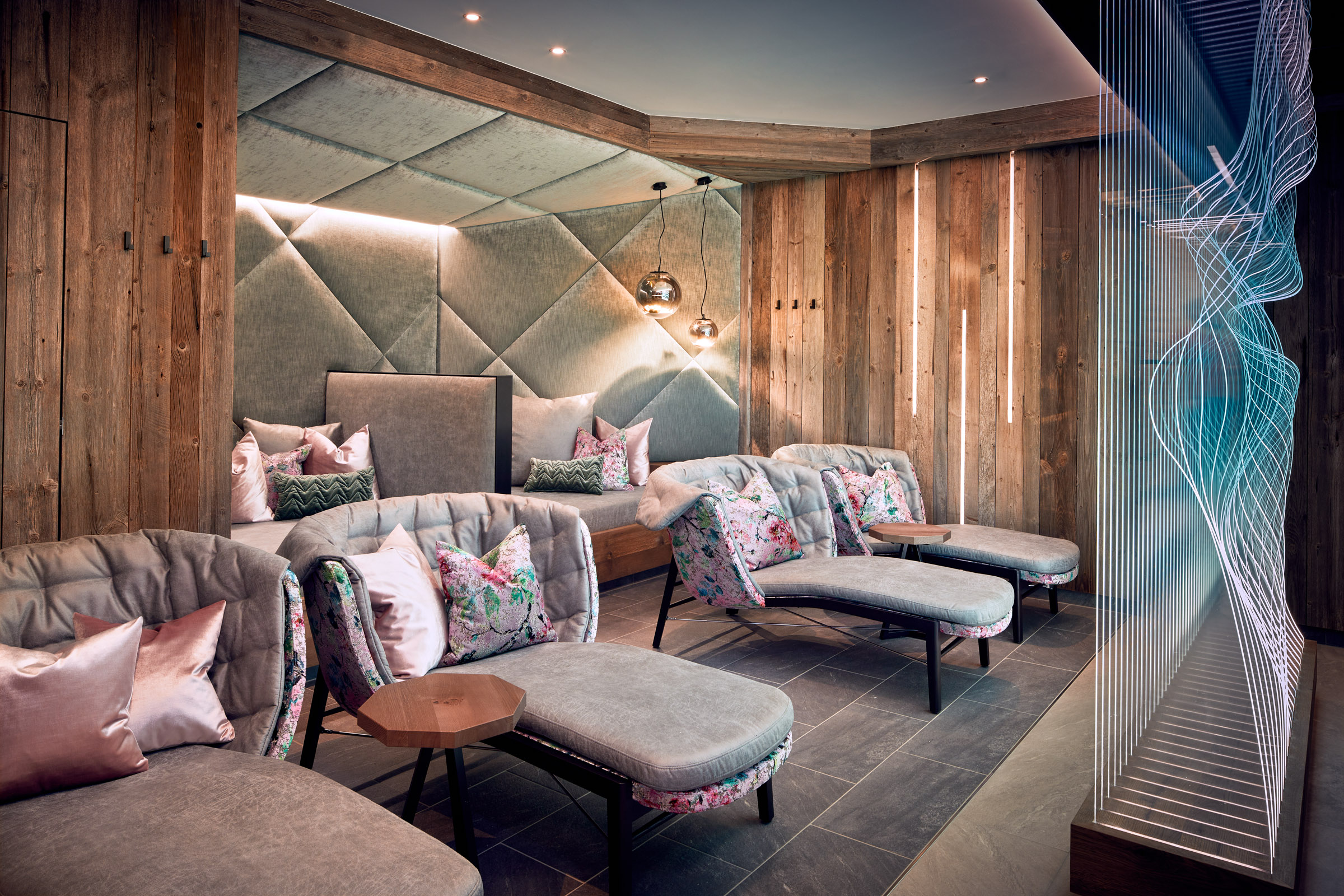 mys-Nepo Day Spa Premium at Hotel Neue Post - 4 Sterne Superior-Liegen im Wellnessbereich