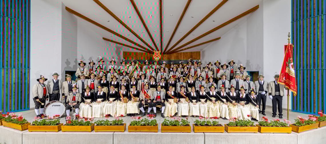 Das Bild zeigt die Bundesmusikkapelle Mayrhofen am Musikpavillon