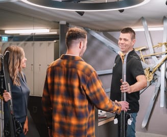 Ski rental in Zillertal – expert advice and professional ski equipment service for winter sports enthusiasts in Mayrhofen-Hippach.