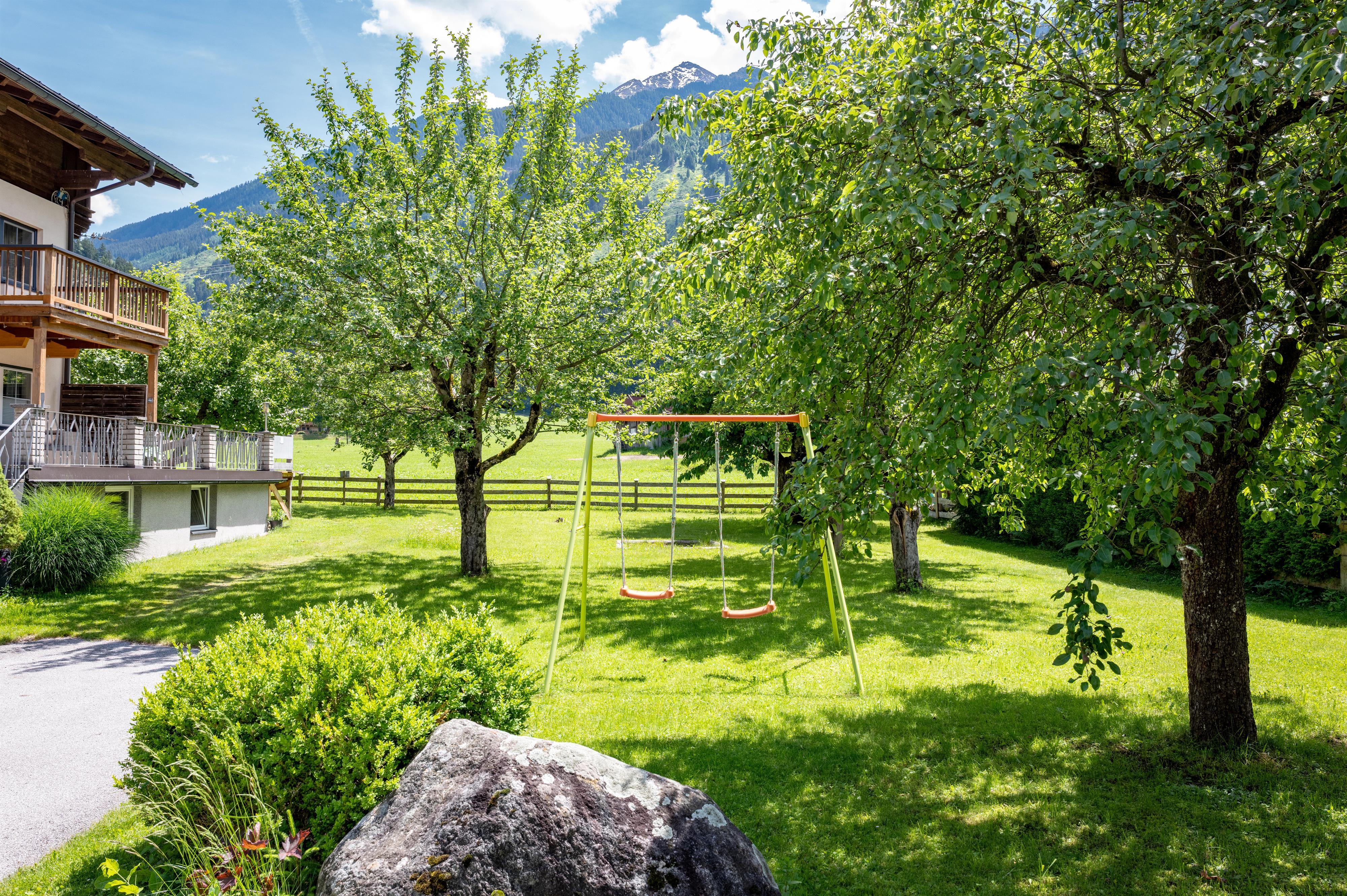 feratel-Appartement Schneeflöckchen 1 - Appartement_Schneefloeckchen_Dorf_Haus_759_Garten