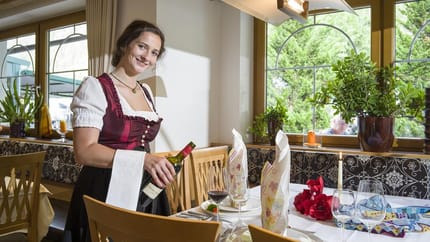 feratel-Landhotel Denggerhof - Stube Kellnerin