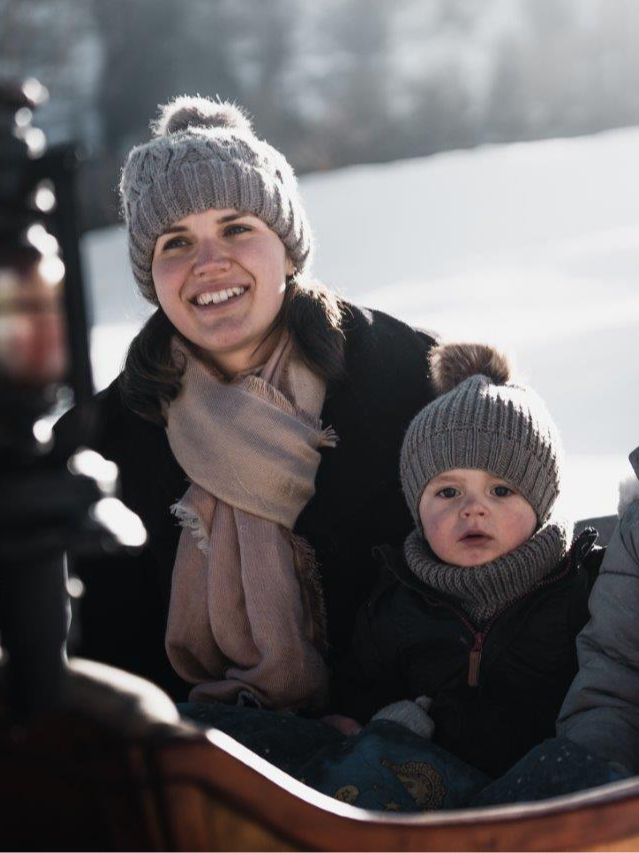 mys-Kutschfahrt mit Freunden oder der Familie mit dem Finkenberger Sattel-Kutschenfahrt mit der Familie
