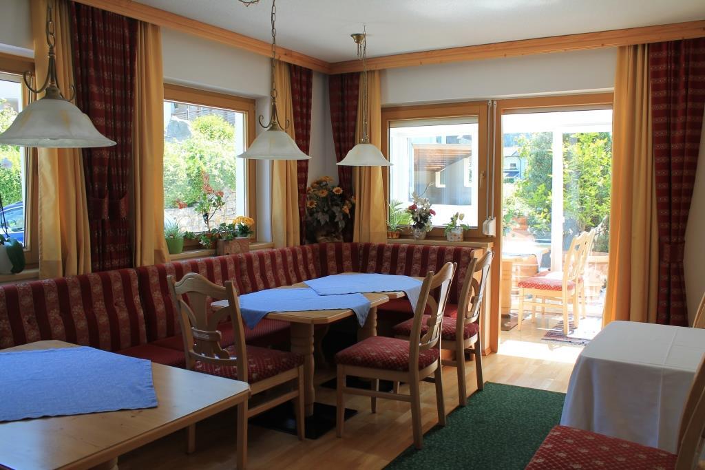 feratel-Landhaus Georg - Landhaus_Georg_Mayrhofen_Frühstücksraum