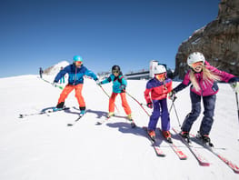 mhf-skifahren-familie-hintertuxer-gletscher-foto-hintertuxer-gletscher.jpg ©Hintertuxer Gletscher