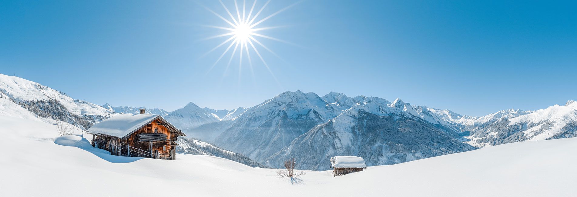 Almhütte mit Winterpanorama im Zillertal