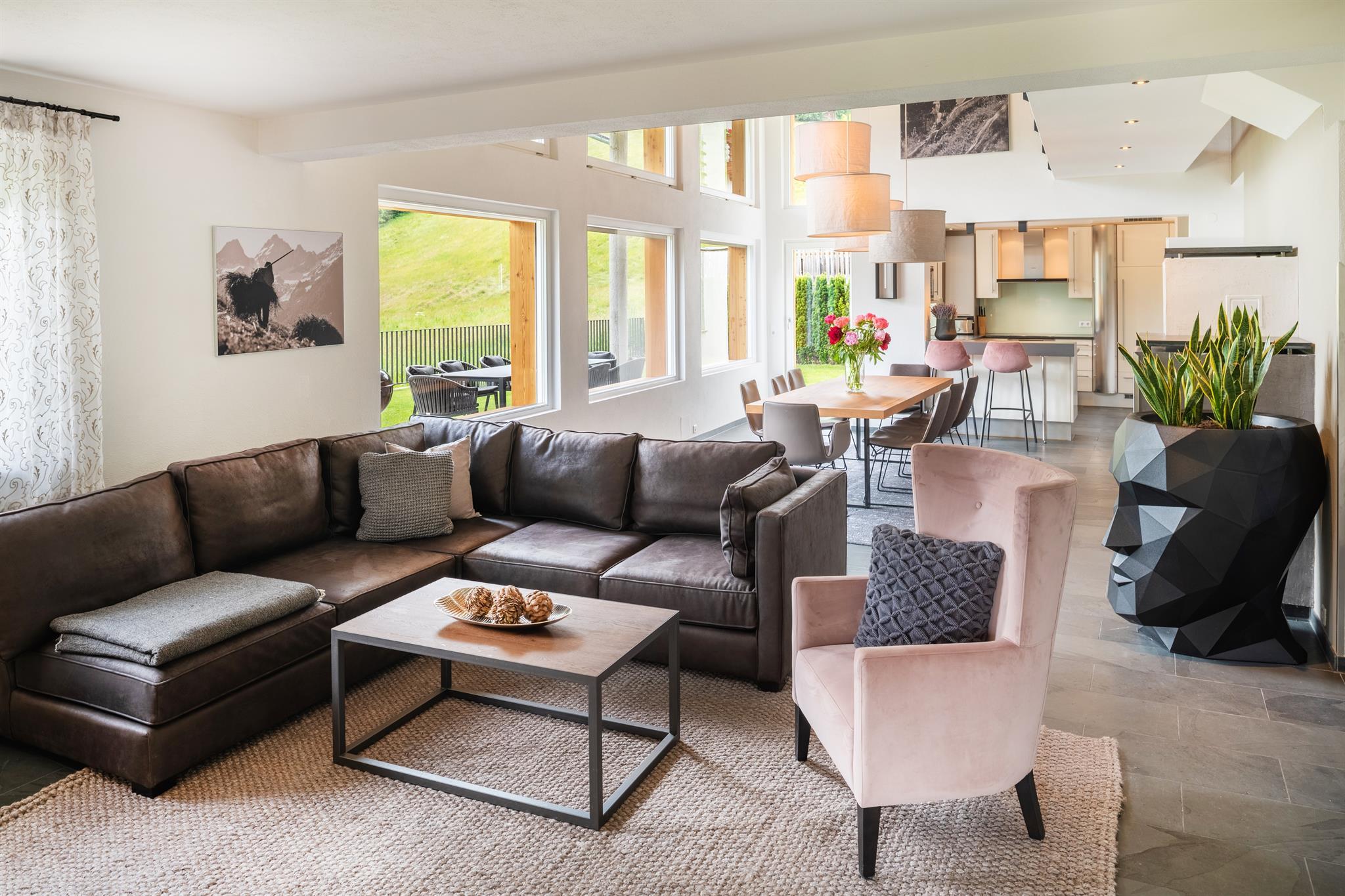 feratel-Chalet Isabella - Wohn- und Essbereich mit Gallerie