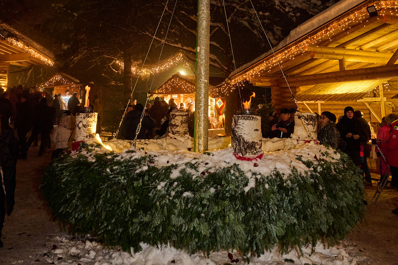 Riesiger Adventkranz am Mayrhofner Advent 