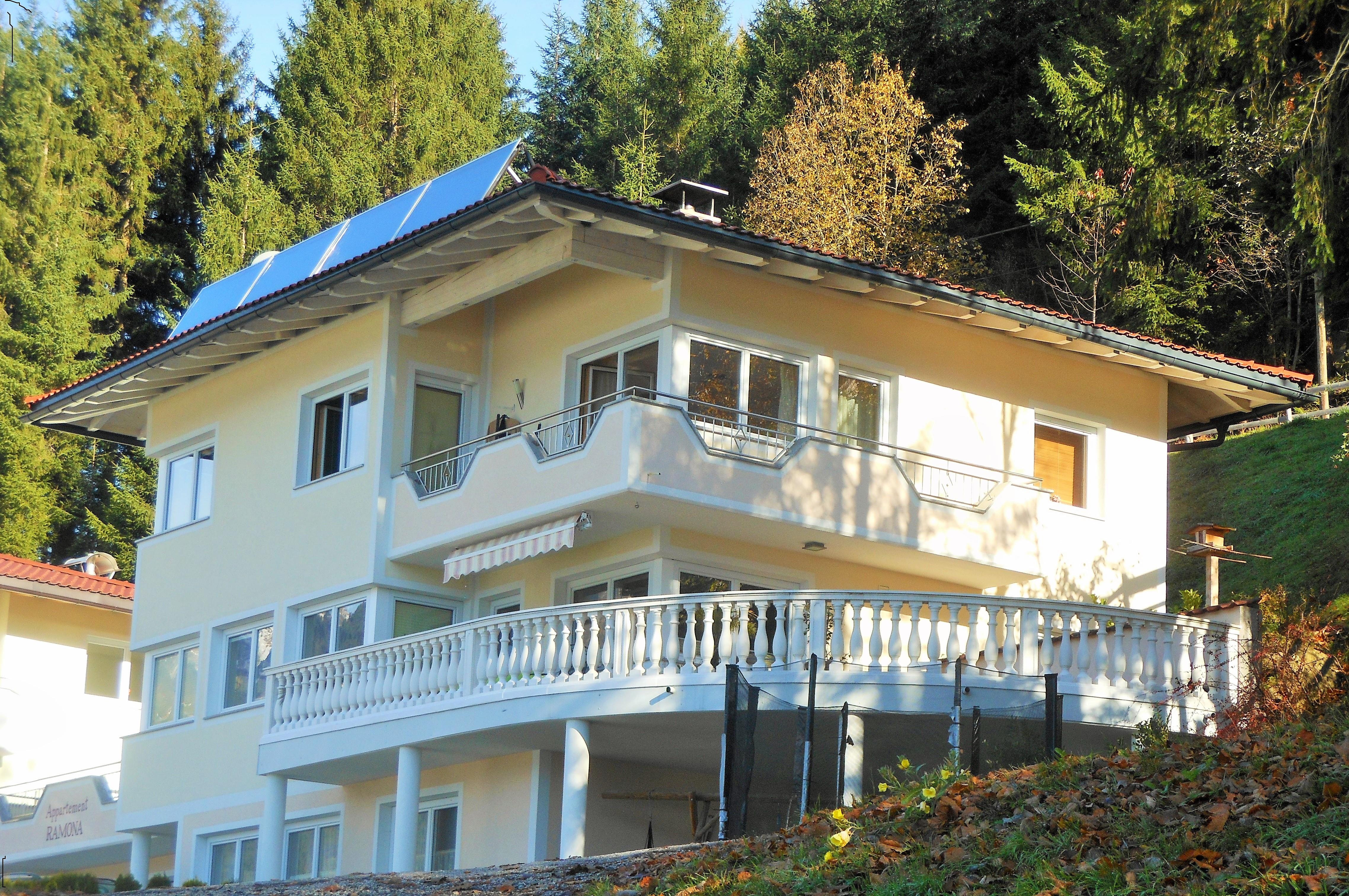 feratel-Appartement Ramona - Haus-Ansicht Herbst (2)