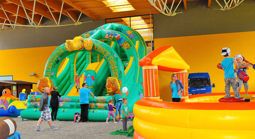 mys-Kinderfest in Fügen-Tourismusverband Erste Ferienregion im Zillertal - Büro Fügen - Hüpfburg_c_Woergoetterandfriends.jpg