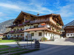 feratel-Aparthotel Landhaus Heim - Apart_Landhaus_Heim_Dorf_Haus_774_Mayrhofen_Haus_a